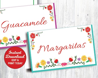 Può includere: Etichette per tende alimentari stampabili con un design floreale colorato. Le etichette sono progettate per essere stampate su carta da cartoncino bianca da 8,5" x 11" e piegate a metà. Le etichette presentano il testo "Type Here" e "Type You Food Here" insieme alle parole "Guacamole" e "Margaritas".