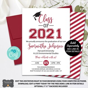 K&ouml;nnte beinhalten: Eine rote und wei&szlig;e Graduation Announcement Card mit einem rot-wei&szlig; gestreiften Hintergrund. Die Karte tr&auml;gt die Aufschrift "Class of 2021" in Rot mit wei&szlig;em Rand. Die Karte sagt auch "We proudly announce the graduation of our son Samantha Johnson" und "Harvard University A.L.B. Environmental Studies Please celebrate with us!" Die Karte enth&auml;lt auch ein Datum und eine Uhrzeit f&uuml;r die Graduation Celebration.