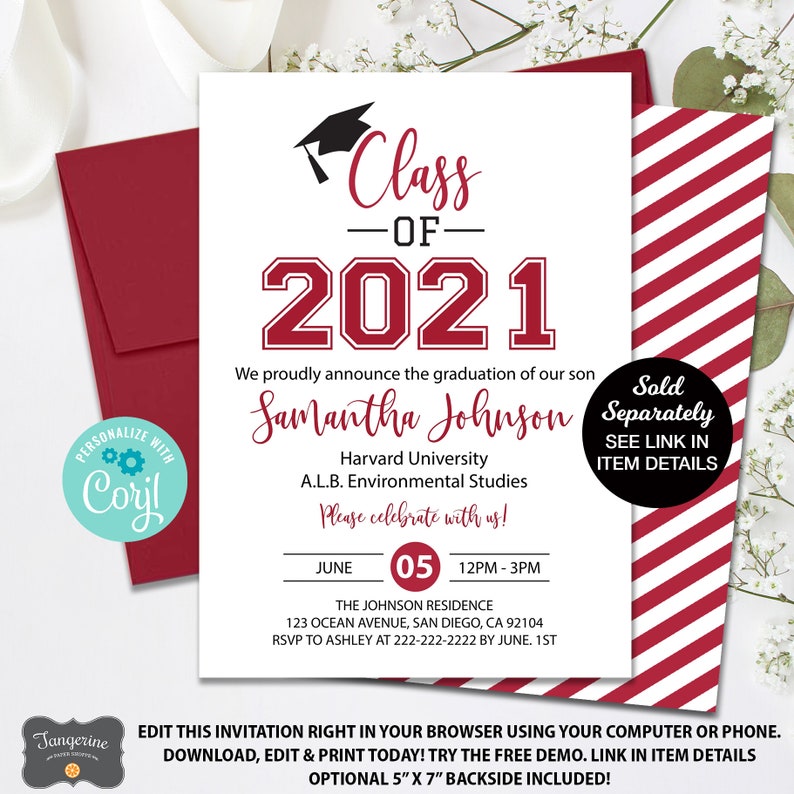 K&ouml;nnte beinhalten: Eine rote und wei&szlig;e Graduation Announcement Card mit einem rot-wei&szlig; gestreiften Hintergrund. Die Karte tr&auml;gt die Aufschrift "Class of 2021" in Rot mit wei&szlig;em Rand. Die Karte sagt auch "We proudly announce the graduation of our son Samantha Johnson" und "Harvard University A.L.B. Environmental Studies Please celebrate with us!" Die Karte enth&auml;lt auch ein Datum und eine Uhrzeit f&uuml;r die Graduation Celebration.
