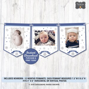 Pu&ograve; includere: Uno striscione di pietre miliari per bambini blu e bianco con fiocchi di neve e sfondo bianco. Lo striscione comprende 12 bandierine, ciascuna di 19 cm di larghezza per 24 cm di altezza. Ogni bandierina ha spazio per una foto di 10 cm per 15 cm. Lo striscione include il testo "Download istantaneo Acquista e stampa oggi".