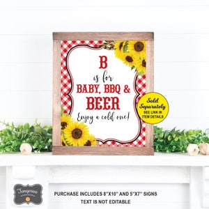 Op de afbeelding: Houten bord met een rood-witte geruite rand, met zonnebloemen en de tekst "B is for BABY, BBQ & BEER. Enjoy a cold one!". Inclusief borden van 20x25 cm en 13x18 cm. Tekst is niet bewerkbaar.