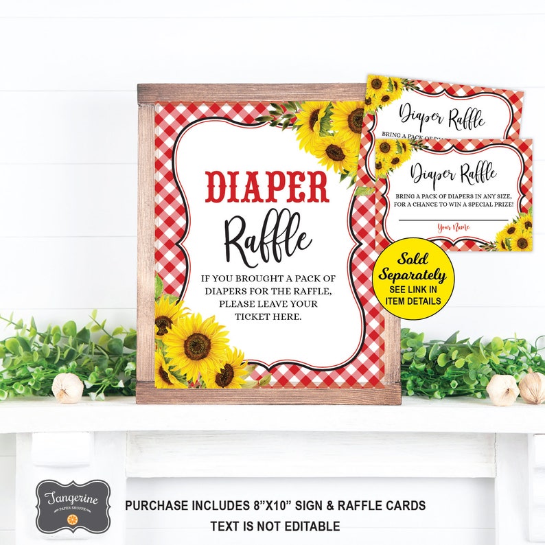 Op de afbeelding: Een houten bord met een rood ruitpatroon en zonnebloemaccenten, samen met loterijkaarten. Het bord leest "Diaper Raffle" met instructies. De loterijkaarten hebben ruimte voor namen. "Sold Separately" wordt ook weergegeven.