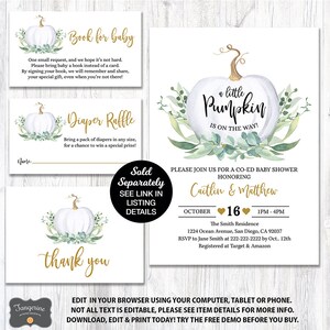 Może przedstawiać: Biała dynia z zielonymi liśćmi i złotymi literami ogłasza mieszany baby shower dla Caitlin & Matthew. Tekst brzmi "a little pumpkin is on the way!" i zawiera datę 16 października, godzinę od 13:00 do 16:00 oraz adres The Smith Residence, 1224 Ocean Avenue, San Diego, CA 92037. RSVP do Jane Smith pod numer 222-222-2222 do 12 października. Zarejestrowany w Target & Amazon.