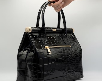 Italienische handgefertigte Ledertasche für Damen | Elegante schwarze Tote Bag mit Krokodilprägung aus Florenz