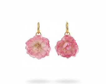Orecchini a cerchio con vere rose rosa, gioielli floreali delicati, cerchi dorati, accessorio romantico