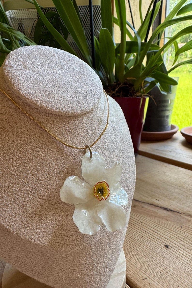 Real Pressed Daffodil Flower Necklace – Handmade Resin Pendant Floral gift for her