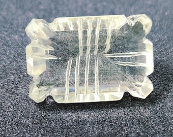 Gema de esmeralda cristalina grande de 22 x 15 mm, lapidação fantasia exclusiva, berilo verde natural para confecção de joias, gema solta enorme e marcante.
