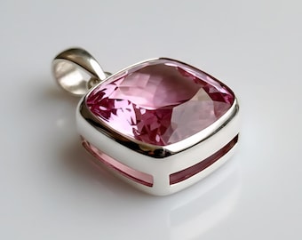 Anhänger aus 925er Sterlingsilber mit rosa Kunzit im Kissenschliff