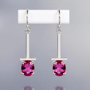 Ohrhänger aus 925er Sterlingsilber mit ovalem rosa Saphir