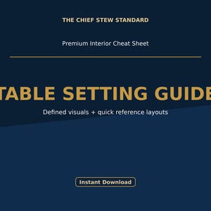 Peut inclure: Graphique numérique bleu marine avec le texte doré « TABLE SETTING GUIDE ». Le texte est au-dessus des mots « Defined visuals + quick reference layouts ». Le haut du graphique indique « THE CHIEF STEW STANDARD » et « Premium Interior Cheat Sheet ». Le bas indique « Instant Download ».