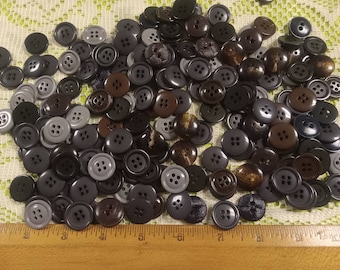 Vintage 200 Mix Dark Colors 3/4 Inch Buttons Never used buttons Lot #2491 Like New, Many Sets, Great for crochet towel topper buttons