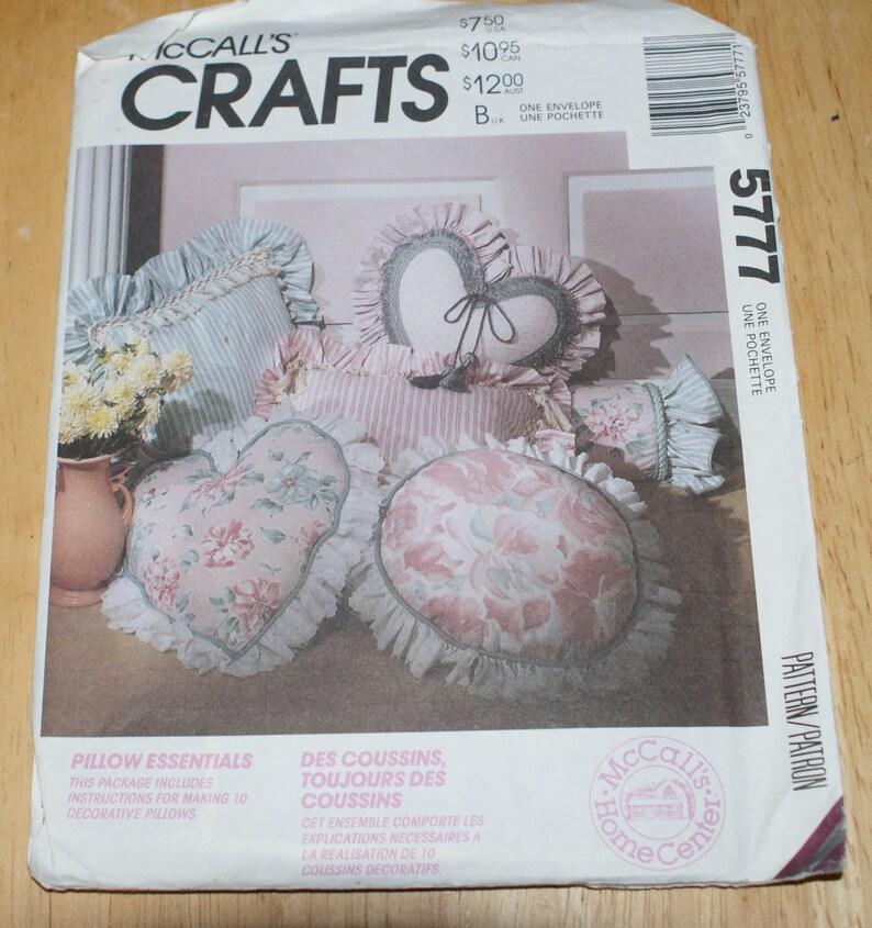 Vintage Retired Uncut McCalls Crafts Pillow Instruction Booklet and Pattern 5777