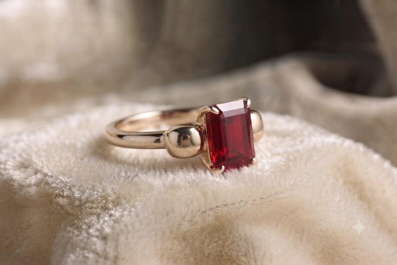 Anello con rubino creato in laboratorio, anello con rubino taglio smeraldo, anello di fidanzamento in oro con rubino, anello con pietra portafortuna di luglio, anello con rubino, anello di promessa, regalo per lei immagine 6