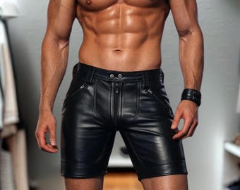 Pantaloncini da uomo in pelle nera, vestibilità sartoriale, streetwear urbano moderno.
