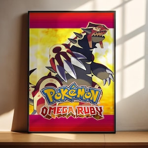 Peut inclure: Affiche encadrée présentant un design Pokémon Omega Ruby. L'œuvre d'art met en scène une grande créature menaçante dans des tons de noir, rouge et blanc, sur un fond jaune et orange. Le logo Pokémon et le titre du jeu sont bien en évidence.