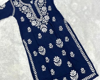 Chikankari Kurti fatto a mano: ricamo manuale 3D blu navy
