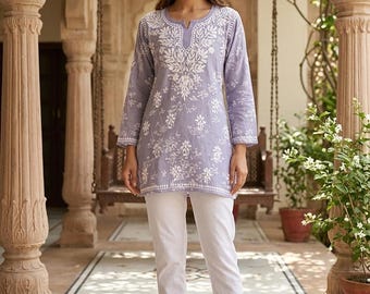 Chikankari Kurti in cotone fatto a mano: design corto e dritto multicolore