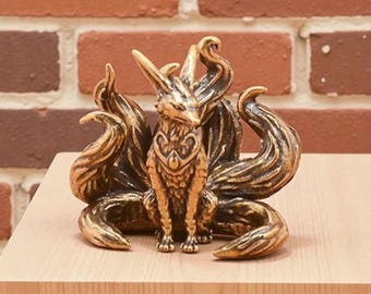 Estatua mítica de zorro de nueve colas de latón: figura miniatura para escritorio