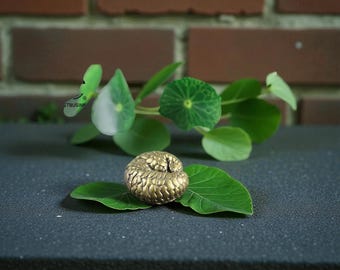 Figura de pangolín de latón • Mini escultura de vida silvestre • Animal de latón vintage • Pequeño regalo de decoración de escritorio