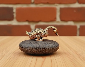 Brass Duck Figurine – Mini Retro Copper Animal Ornament | Small Desk Decor | Tiny Collectible Duck