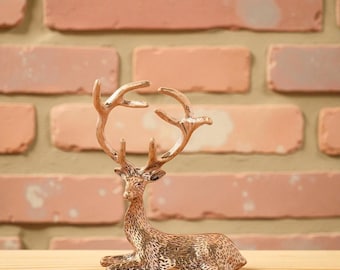 Figura de ciervo sika de cobre: miniestatua de ciervo de latón, pequeña escultura de animal para decoración del hogar y el escritorio.
