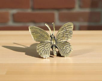 Figura de mariposa de latón: mini insecto antiguo de cobre / Pequeño adorno de escritorio de latón / Decoración coleccionable