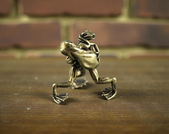 Figura de rana de bronce: escultura en miniatura de ranas danzantes, decoración de animales de latón, estatua coleccionable, adorno de escritorio único