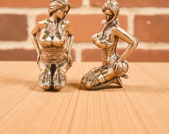 Massive Kupfer Frau Figurine Vintage Mini Bikini Statue | Messing Weibliche Skulptur | Sammler Sexy Schreibtisch Dekor Geschenk