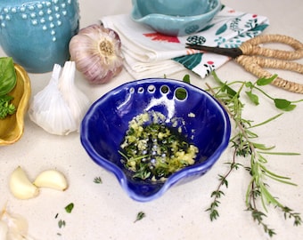 Bol à herbes et à l’ail - Râpe à l’ail et décapant aux herbes en un - Bol à vinaigrette - Outil de cuisine - Plat en grès fait à la main - FAIT SUR COMMANDE