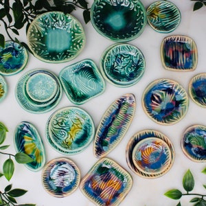 Plato para anillos con acuarela - Bandeja para joyas - Reposacucharas - Soporte para bolsitas de té - Plato de cerámica hecho a mano - LISTO PARA ENVIAR