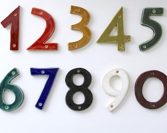 Mid Century Modern Adress Zahlen - Steinzeug Hausnummern - Benutzerdefinierte Farbe - Schwarz Weiß Blau Rot Grün Gelb - MADE TO ORDER