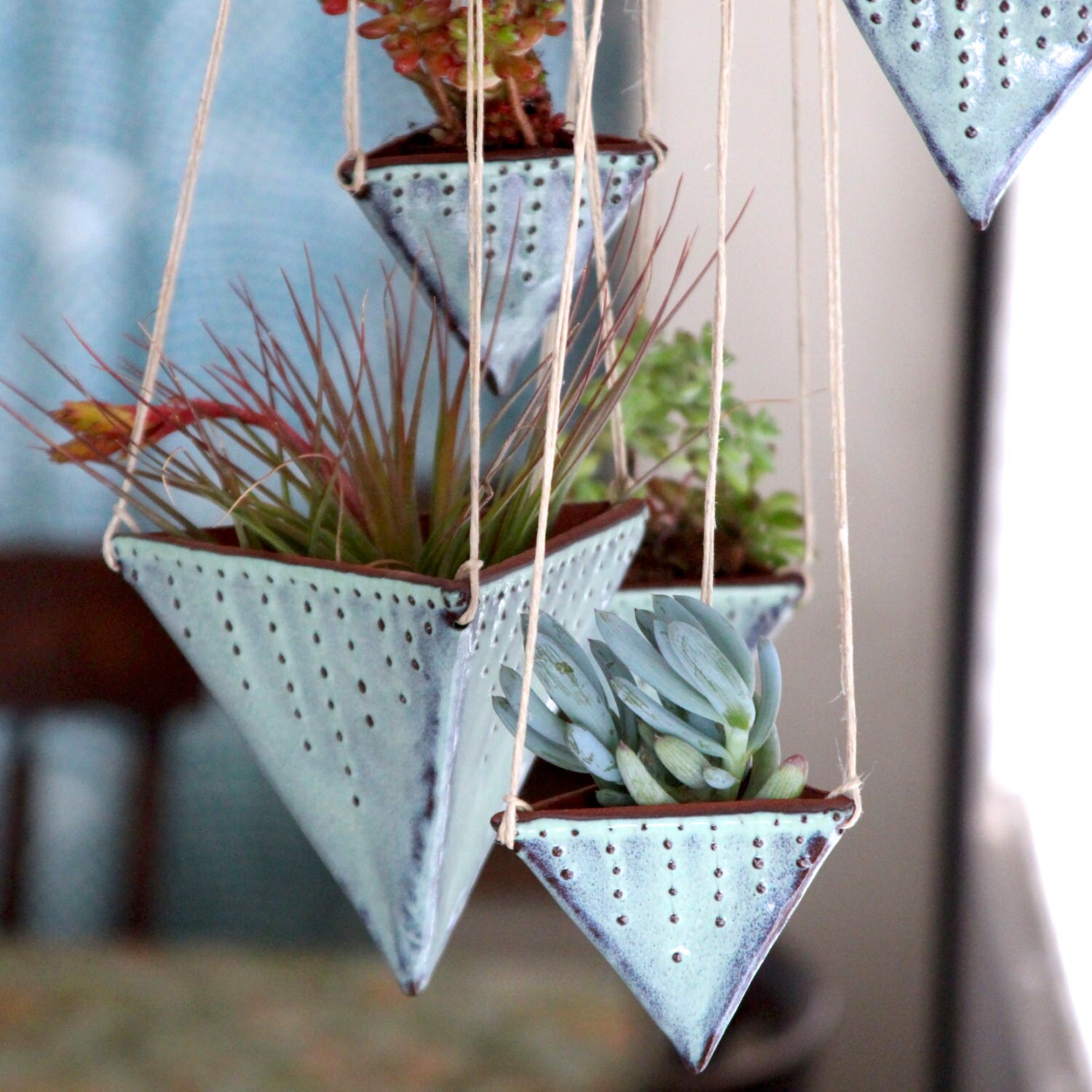 Planteur Suspendu Géométrique - Pot Triangle avec Dots Design Taille Moyenne Décor Moderne à La Mais