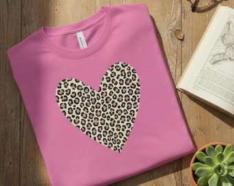 Leoparden-Herz-Shirt Valentinstag-Herz-T-Shirt süßes Valentinstag-Shirt Animal-Print-Shirt Herz-Valentinstag-Shirt Cat Mom Gift Gift for her