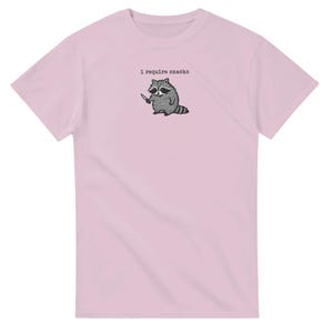 Divertida camiseta de mapache con el meme "Necesito bocadillos" Regalo para ella Linda camiseta de mapache Camiseta de mujer imagen 8