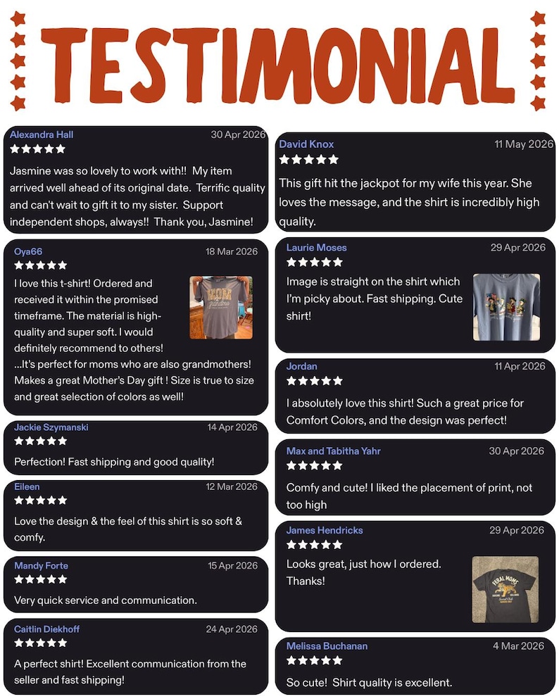 Pu&ograve; includere: Una pagina web intitolata "TESTIMONIAL" mostra le recensioni dei clienti. Ogni recensione, in un riquadro nero con testo bianco, include il nome del cliente, la data e una valutazione a stelle. Le recensioni lodano la qualit&agrave;, il design e la spedizione delle magliette.