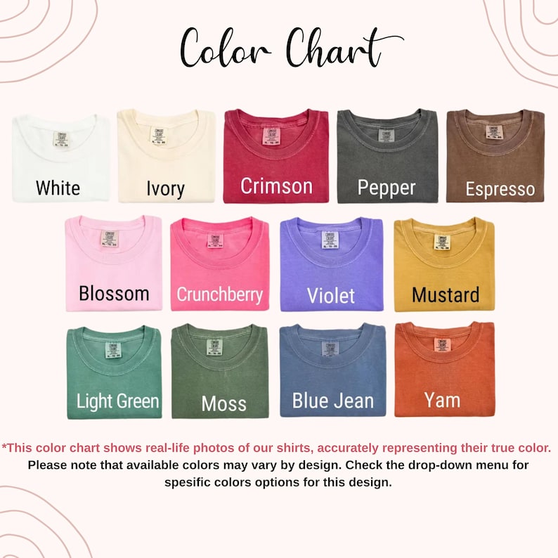 K&ouml;nnte beinhalten: Farbkarte mit T-Shirts in verschiedenen Farben: Wei&szlig;, Elfenbein, Karmesinrot, Pfeffer, Espresso, Blossom, Crunchberry, Violett, Senf, Hellgr&uuml;n, Moos, Blue Jean und Yam. Der Text "Color Chart" steht oben.