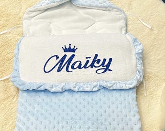 Gepersonaliseerd frambozenkleurig minky babynestje