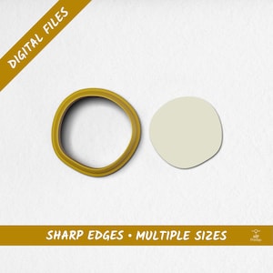 Puede incluir: Imagen digital con una forma de anillo amarillo irregular y una forma orgánica beige claro. El texto "DIGITAL FILES" está en una pancarta dorada en la esquina superior izquierda. El texto "SHARP EDGES • MULTIPLE SIZES" está en una pancarta dorada en la parte inferior.
