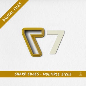 Peut inclure: Un emporte-pièce doré en forme de chiffre sept et un chiffre sept crème sont présentés sur fond blanc. Le texte "DIGITAL FILES" et "SHARP EDGES • MULTIPLE SIZES" sont également visibles.