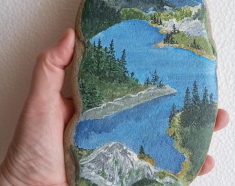 Pedra pintada à mão. Paisagem inspiradora. Arte em pedra de rio, decoração para jardim e casa.