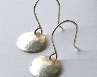 Kleine gehämmert Silber Scheibe Ohrringe - einfache Runde Silber Ohrringe - konvexe Form