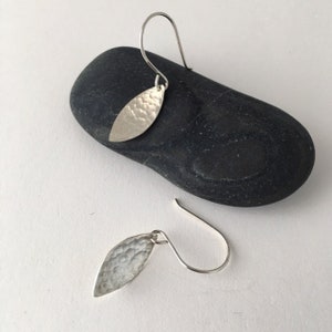 Small concave hammered silver leaf dangle earrings leaf shaped silver earrings image 4