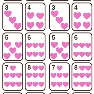 K&ouml;nnte beinhalten: Ein Raster von Spielkarten mit wei&szlig;em Hintergrund und schwarzen R&auml;ndern. Jede Karte zeigt eine Zahl von 1 bis 9 und eine unterschiedliche Anzahl rosa Herzen. Eine Karte hat eine Sprechblase mit einem rosa Herzen und dem Wort "WHITE".