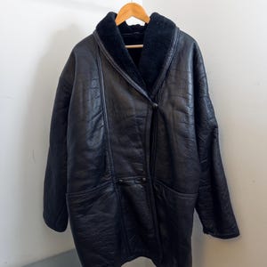 Vintage Black Shearling Coat – 80s/90s Sheepskin Leather Jacket