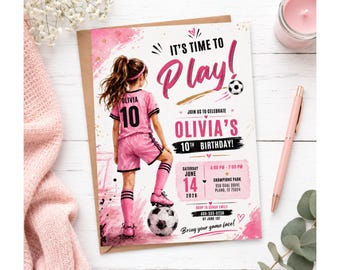 Invitación de cumpleaños de fútbol para niñas, invitación rosa para fiesta de fútbol, celebración de cumpleaños de fútbol, plantilla editable de Canva