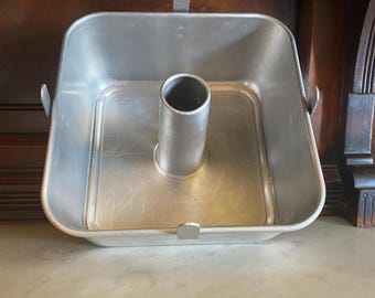Vintage Mirro Vitality Cake Pan -- 9x9x4 Aluminum Baking Pan -- Deep Square Bakeware