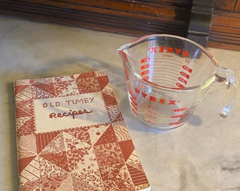 Pyrex 1 Cup Measuring Cup -- 1973 Old Timey Recipes Cook Booklet -- Kitchen Set