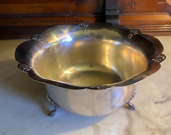 Vintage Wm Rogers Silverplate Footed Bowl #427 -- Pierced Scalloped Rim -- Collectible Silver Serving Bowl -- Mid Century Centerpiece