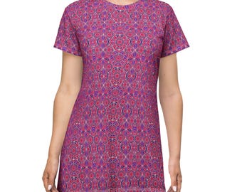 Rosa Geometrisches Kaleidoskop T-Shirt Kleid | Allover-Druck