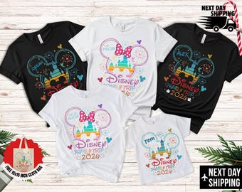 Camiseta de viaje familiar a Disney 2026 • Camiseta personalizada con el nombre de Mickey o Minnie • Conjunto de vacaciones familiares a juego para viajes a Disney 2026